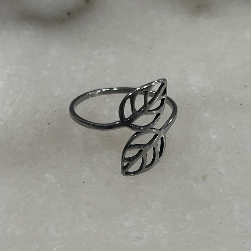 Elegant Silver Stainless Steel Leaf Ring